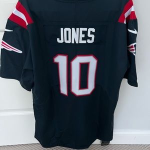 Mac Jones Mens XL New England Patriots Jersey
